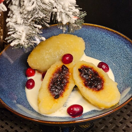 Christmas cepelinai with cranberries