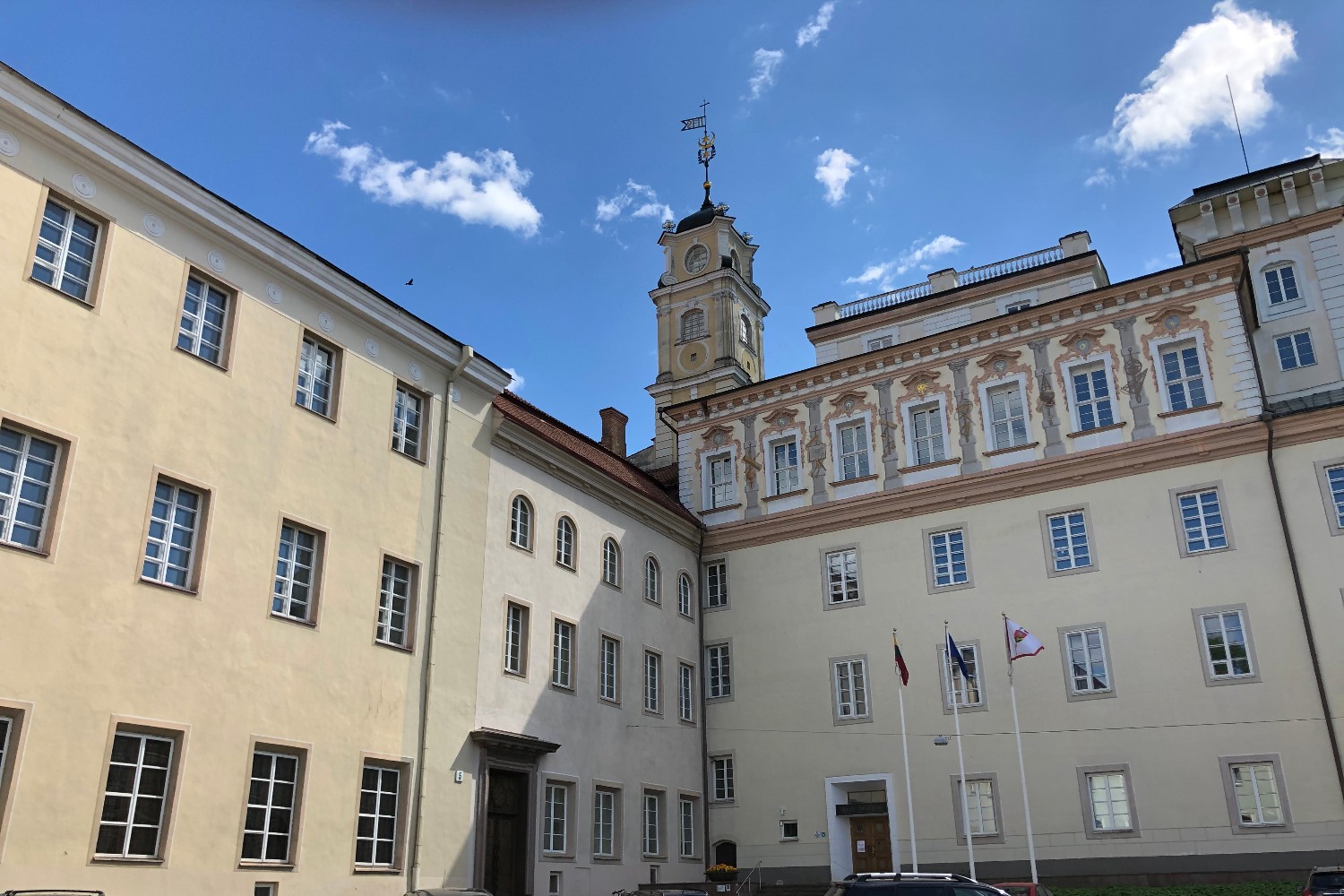 Vilniaus Universiteto Bibliotekos Kiemas | Go Vilnius